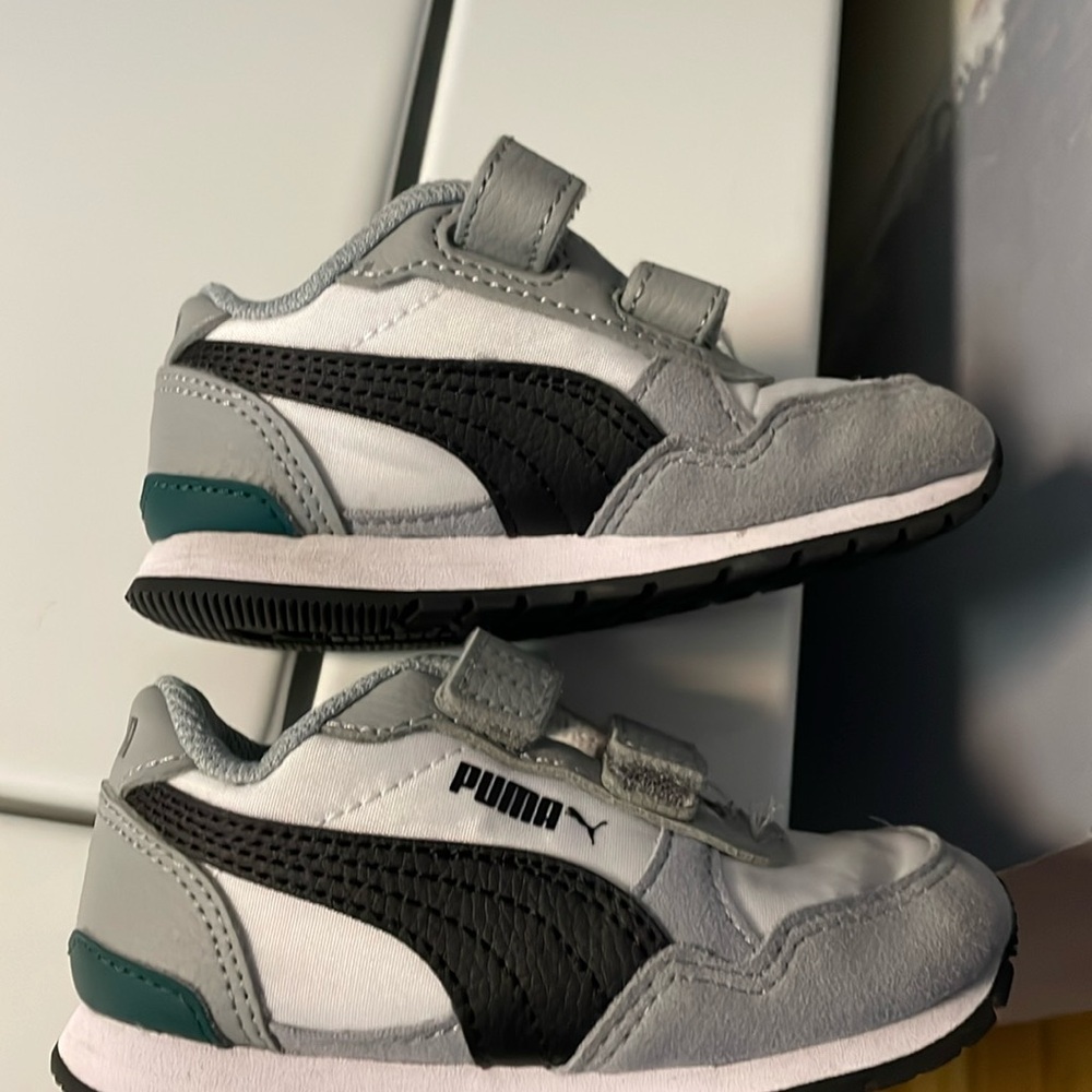 Lightly worn puma sneakers